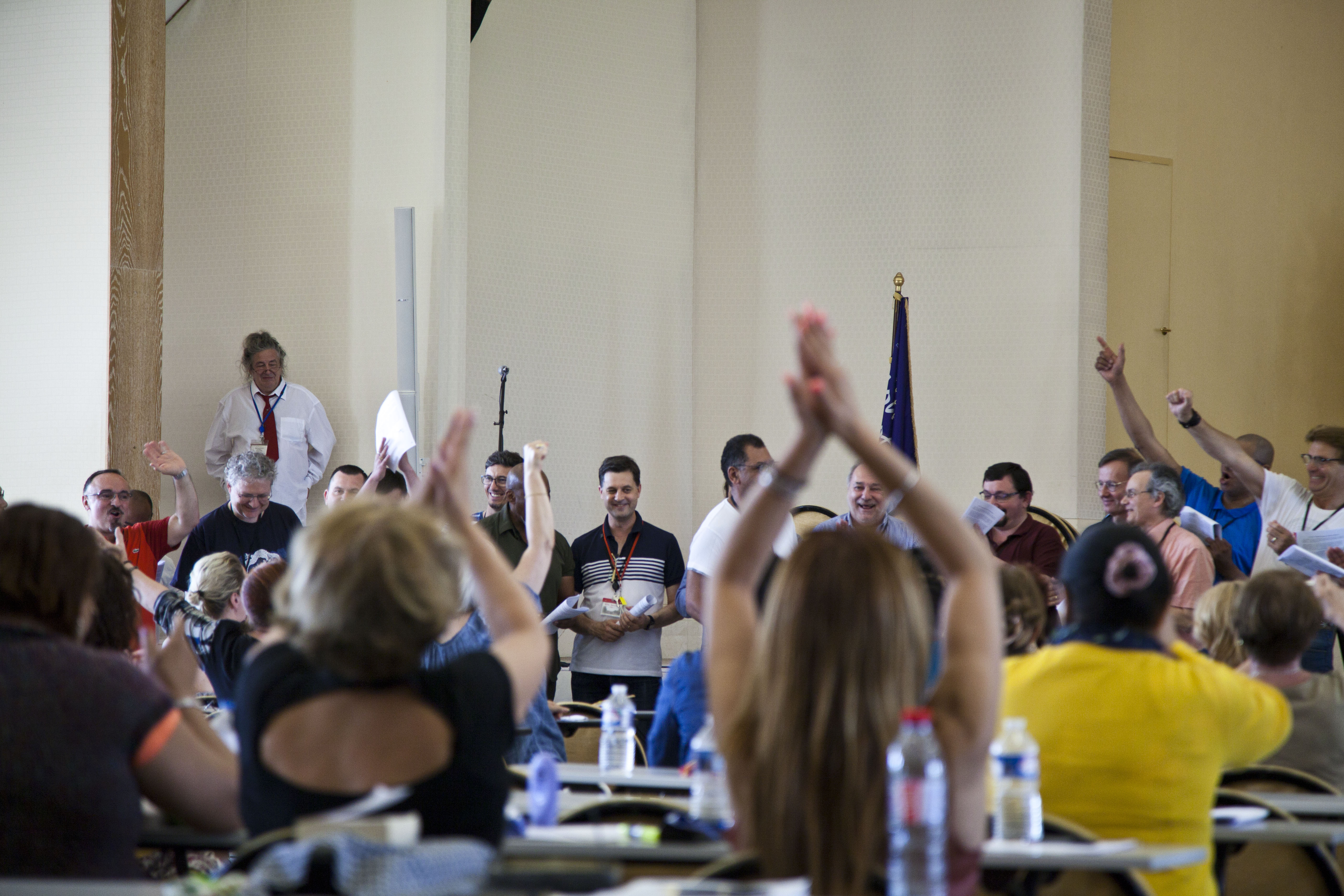 Participants à un séminaire bouddhique au Centre Soka de Trets. [© L. Lago]