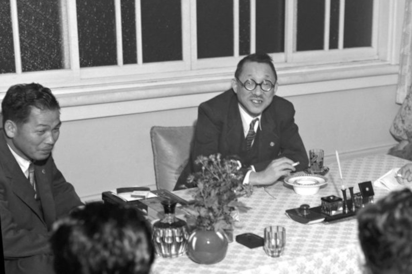 Josei Toda lors d'une réunion d'étude sur le bouddhisme de Nichiren, en 1956. [©Seikyo Press]